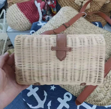 Maza rotangpalmas ar rokām austa vakara soma