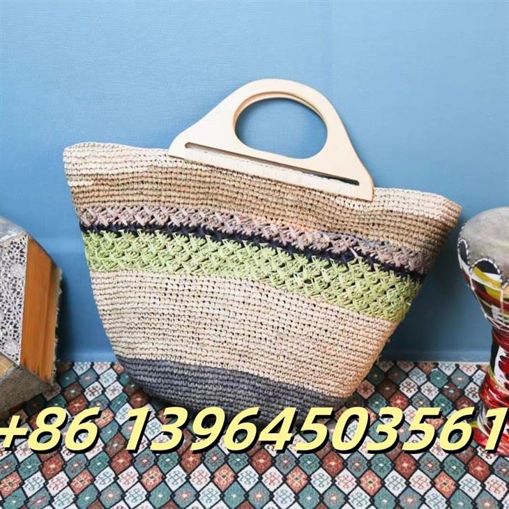 Raffia rokassoma ar koka rokturiem