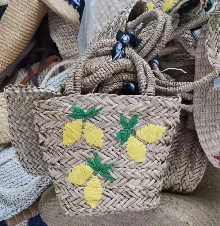 Maza izšuvuma salmu rokassoma