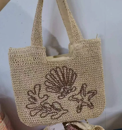 Papīra tamborēta plecu soma ar broderētu rakstu