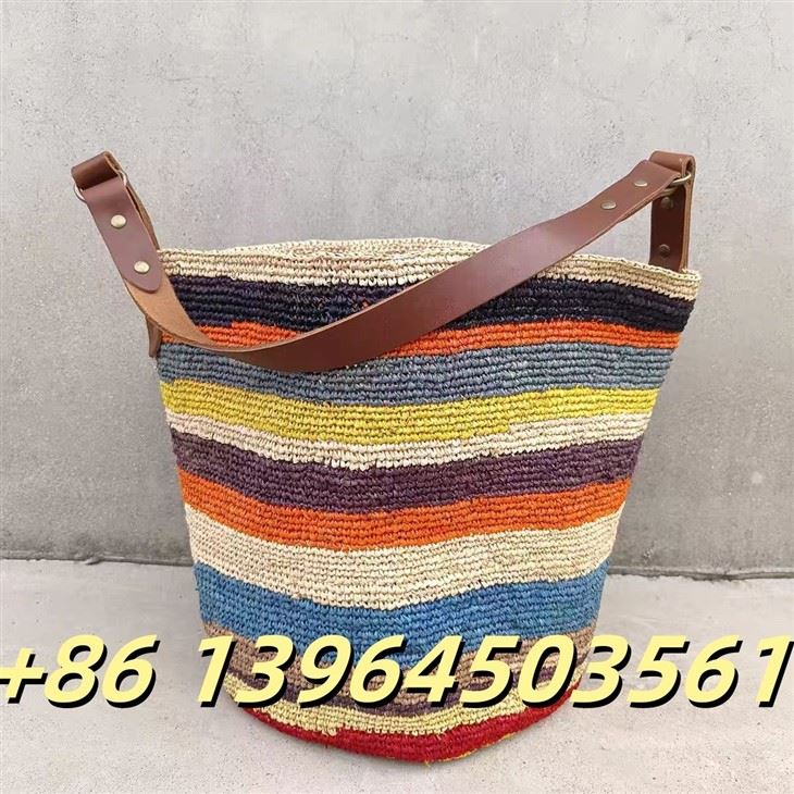 Krāsains raffia sieviete Busket