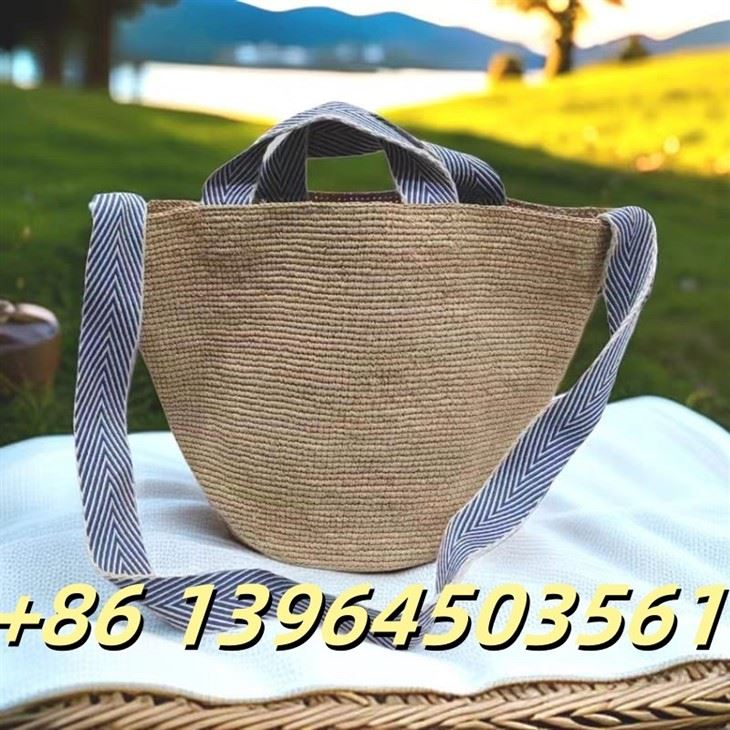 Raffia sievietes soma ar kokvilnas siksnu