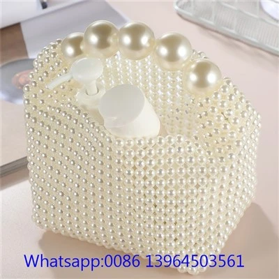 Roku darbs Pearl Clutch soma