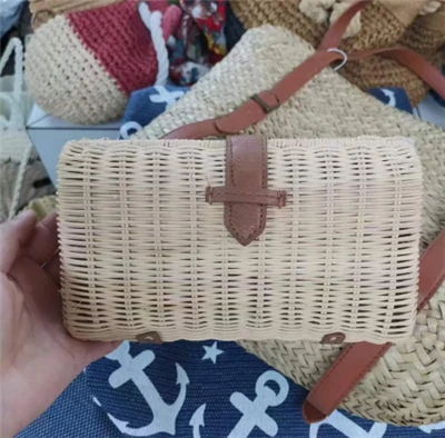 Maza rotangpalmas ar rokām austa vakara soma