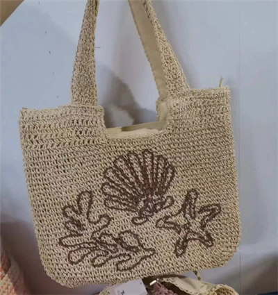 Papīra tamborēta plecu soma ar broderētu rakstu