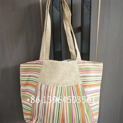 Papīra salmu pludmales rokassomas