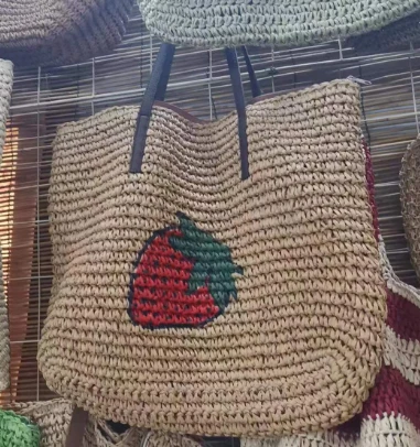 Zemeņu liela papīra sieviešu pludmales soma